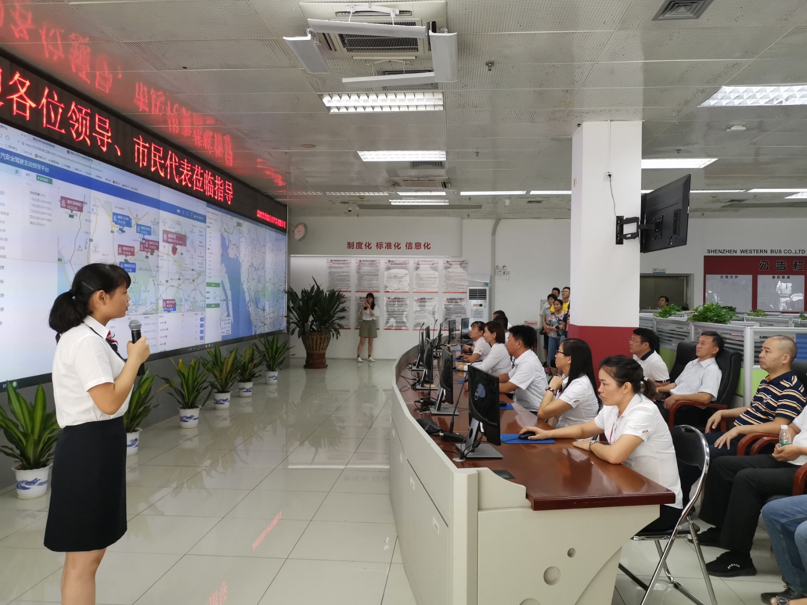 “科技改變公交”，西部公汽全面提升行業(yè)服務(wù)水平，引領(lǐng)城市智慧公交出行